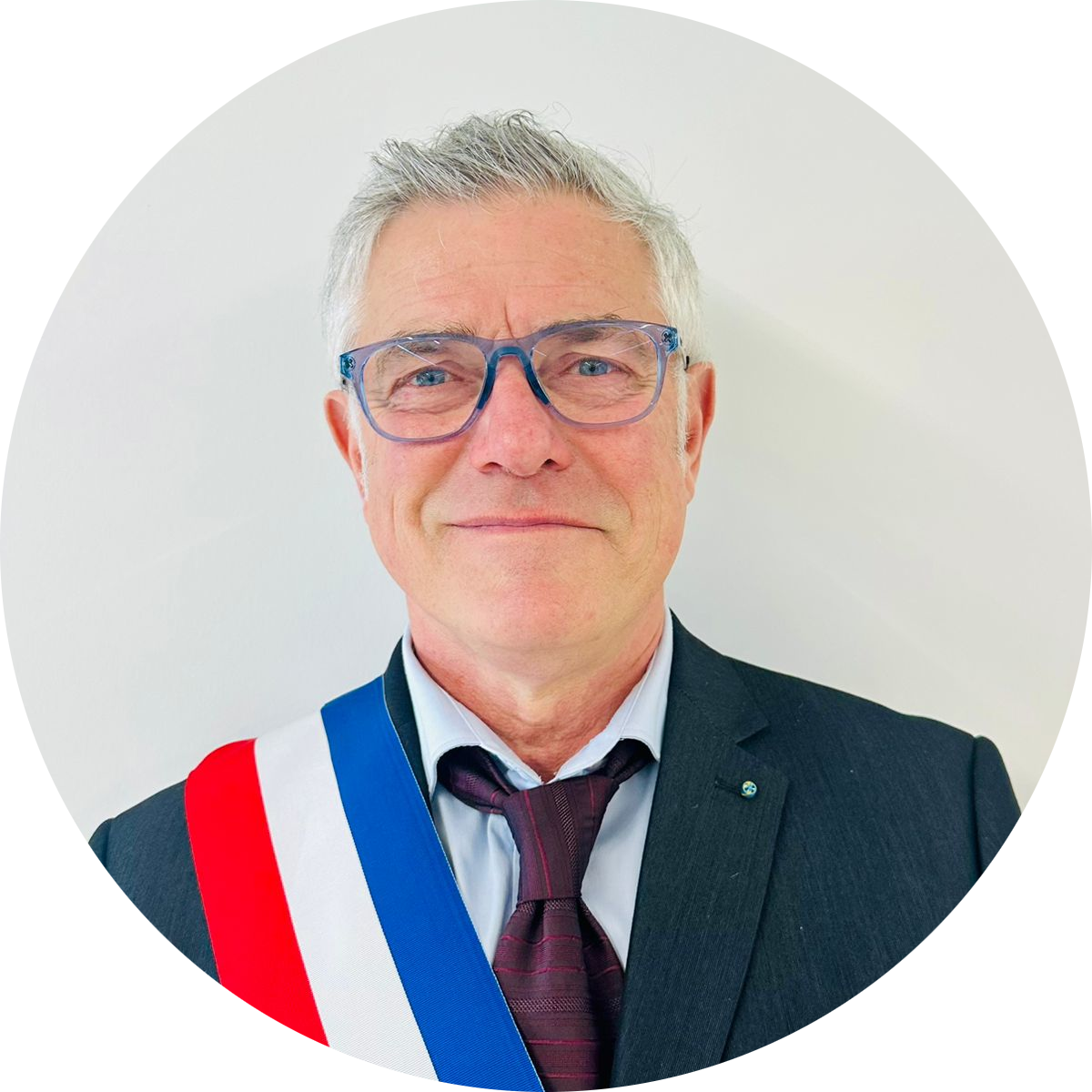 Le Maire de la Commune de Vivier-Au-Court